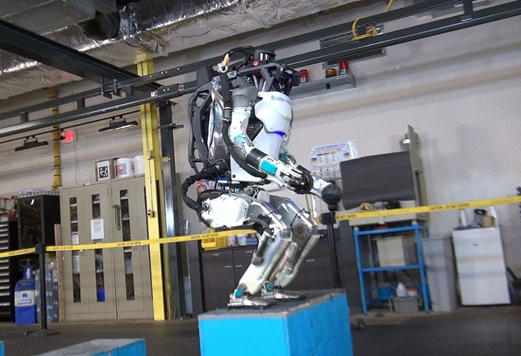 Атлас робот Boston Dynamics. Бостон Динамикс человек и робот. Человекоподобные робот Atlas. Робот прыгун.