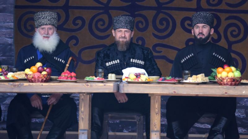 В Чечне бесплатно кормят сотрудников ЧГТРК "Грозный"