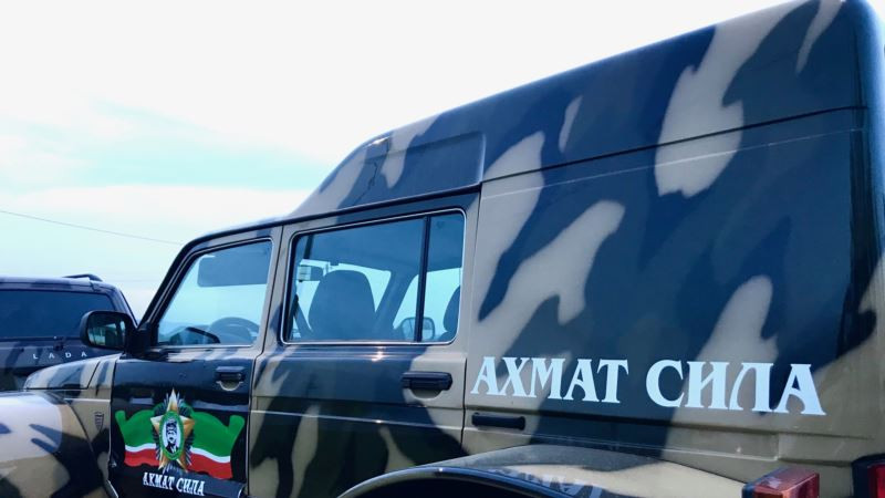 Дагестанец с эмблемой "Ахмат" покорил Эльбрус на мотоцикле