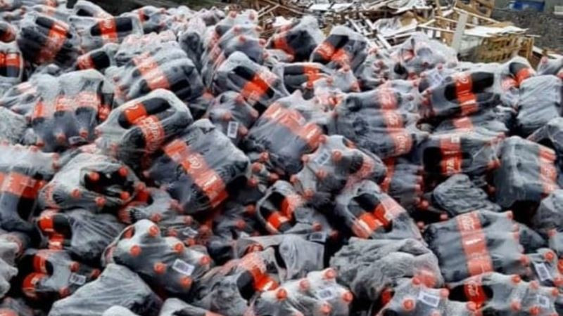 На окраине Владикавказа выбросили несколько тысяч бутылок "Кока-колы"