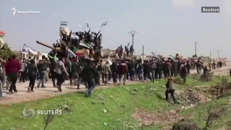 Протестующие в Сирии преградили дорогу первому российско-турецкому патрулю