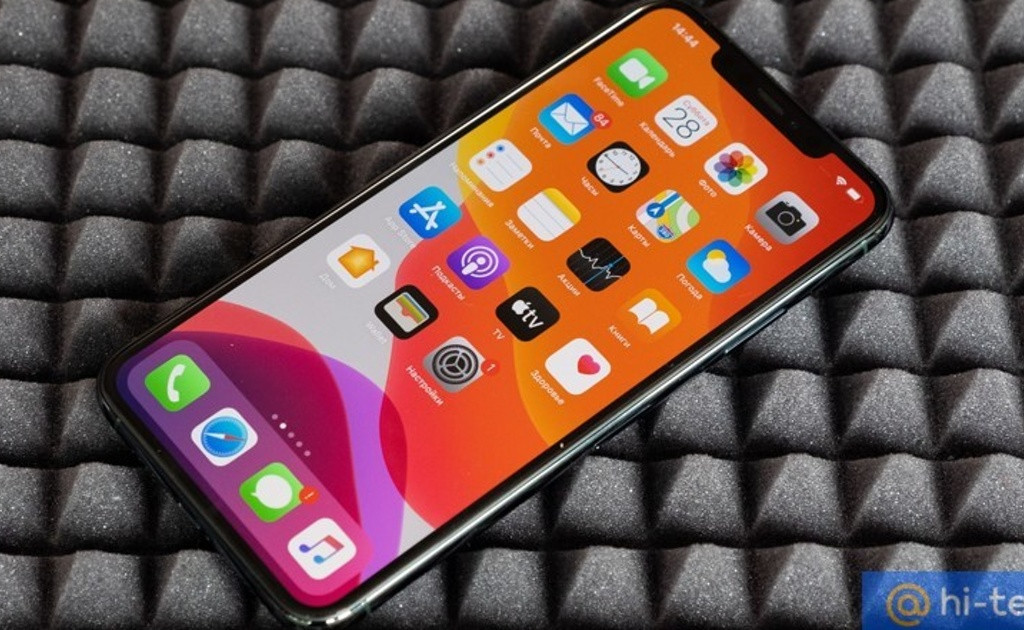 Самый большой iPhone 12 задержится из-за коронавируса