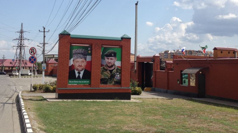 В Чечне местный житель под камеры извинился за сбор денег на лечение племянницы