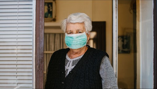 Режим самоизоляции сохранится для жителей старше 65 лет