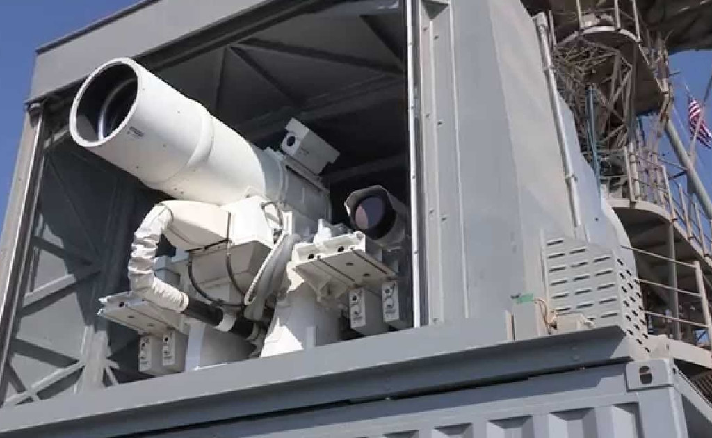 США показали мощь нового лазерного оружия на видео