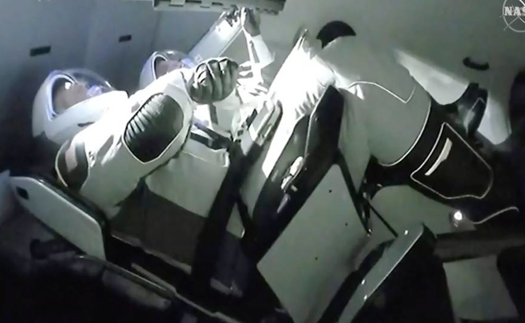 Астронавты перешли на МКС с корабля Crew Dragon