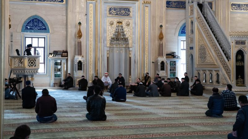 В мечетях Чечни возобновляются пятничные молитвы