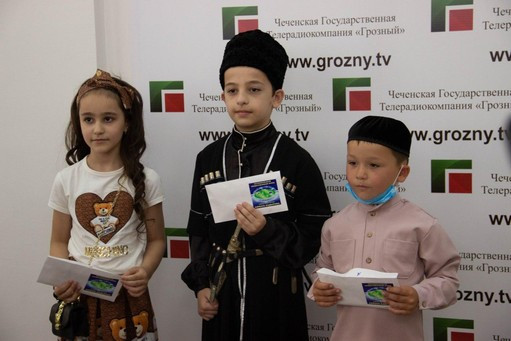 В Грозном наградили победителей конкурса на лучшее стихотворение об Аймани Кадыровой