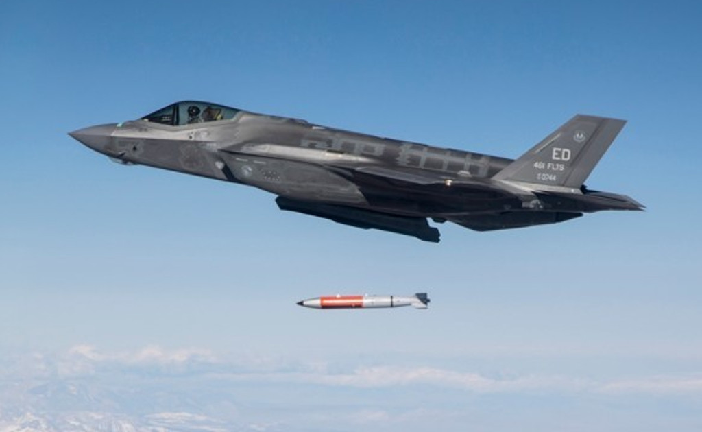 Истребитель F-35A испытали сбросом термоядерной бомбы