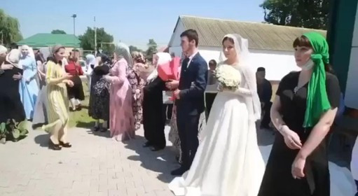 В ЧР устроили свадьбу на избирательном участке