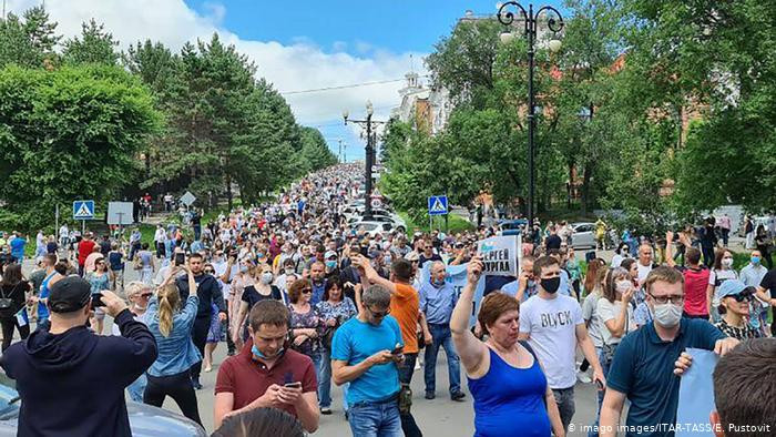 В Хабаровске прошли многотысячные протесты против ареста губернатора Фургала