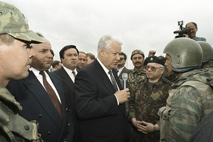 Бориса Ельцина удивили слова Сокурова о воюющих в Чечне чеченцах