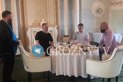 Чеченец извинился перед московским блогером за избиение и попал на видео