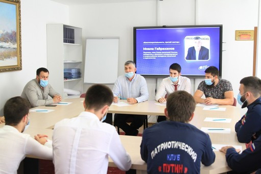 Чеченской молодежи рассказали о путях достижения успеха