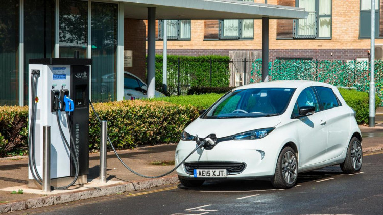 Самым популярным электрокаром в Европе оказался не Tesla Model 3, а... Renault Zoe