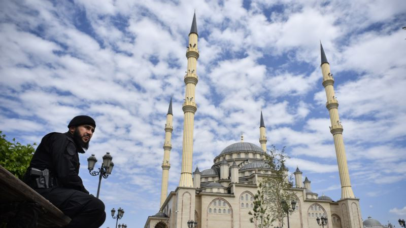 "Перегрелись на карантине". Жители Чечни жалуются на нехватку воды