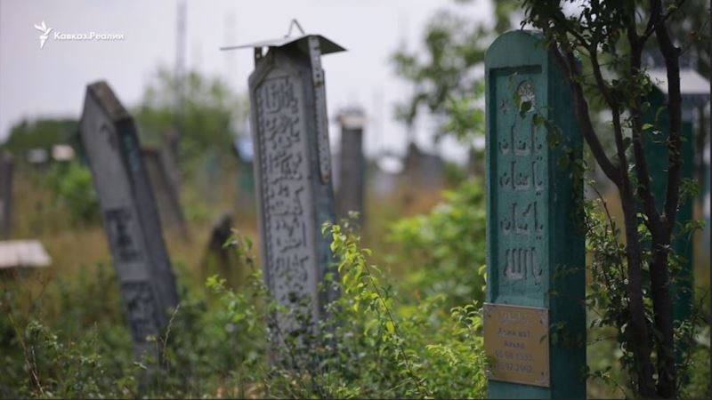 "Душа тоскует". Чеченские мигранты завещают похоронить их на родине