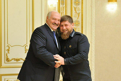 Кадыров показал фото в обнимку с Лукашенко и поздравил его