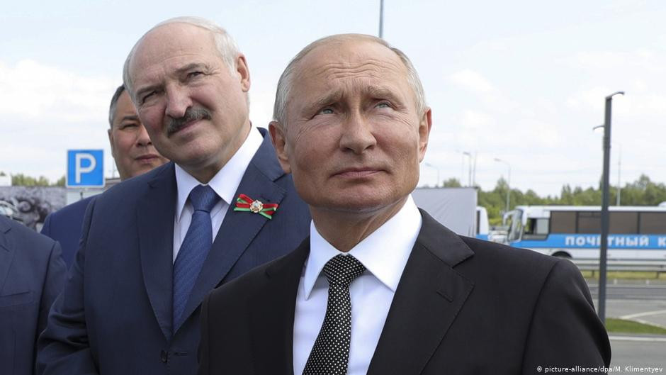 Bloomberg сообщил о возможности бегства приближенных Лукашенко в Россию