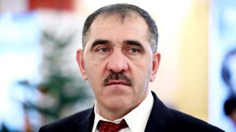 Замминистра обороны Евкуров попал в аварию в Москве