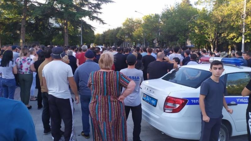 "Клянусь богом, уйду". После смерти задержанного правительство Южной Осетии отправлено в отставку