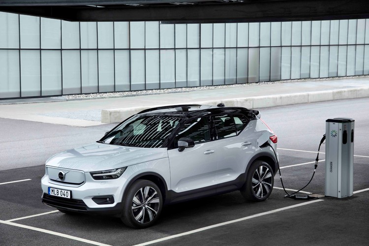 Volvo начала производство своего первого электрокара — кроссовера XC40 Recharge P8