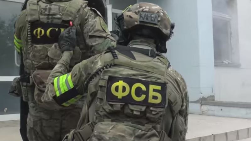 В Чечне ФСБ задержала двух бывших боевиков Хаттаба за нападение на военных в 1999 году