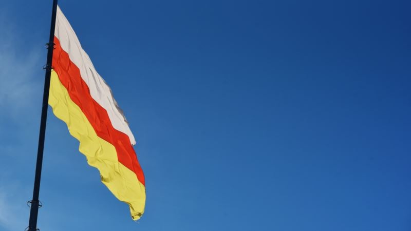 В Цхинвали началась бессрочная акция протеста из-за гибели задержанного Инала Джабиева