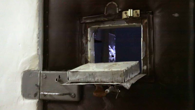 "У них человек умирает, а им плевать". Уроженец Чечни жалуется на пытки и издевательства в колонии