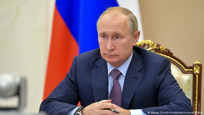 Путин поручил рассмотреть возможность смягчения наказания за экстремизм