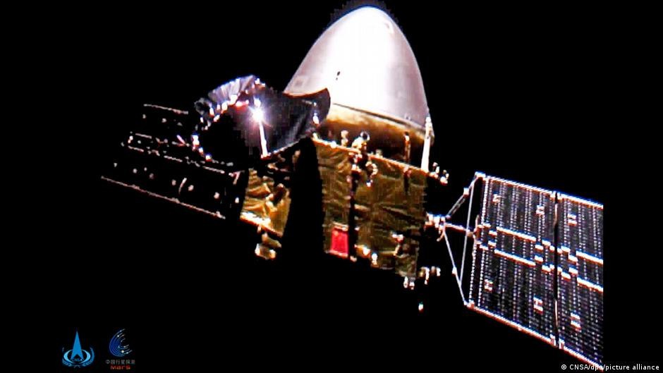 Китай вывел на орбиту Марса космический зонд "Тяньвэнь-1"