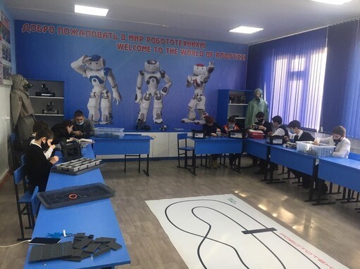 Чеченских школьников обучают азам конструирования моделей роботов