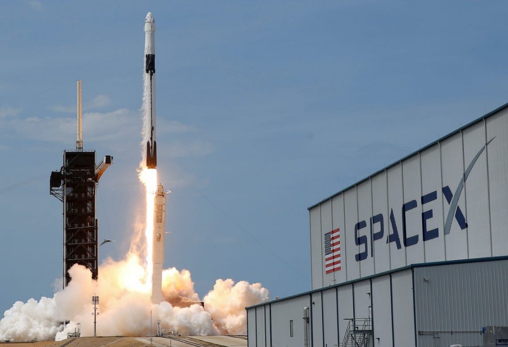 SpaceX запустит две ракеты Falcon 9 для Минобороны США за $160 миллионов