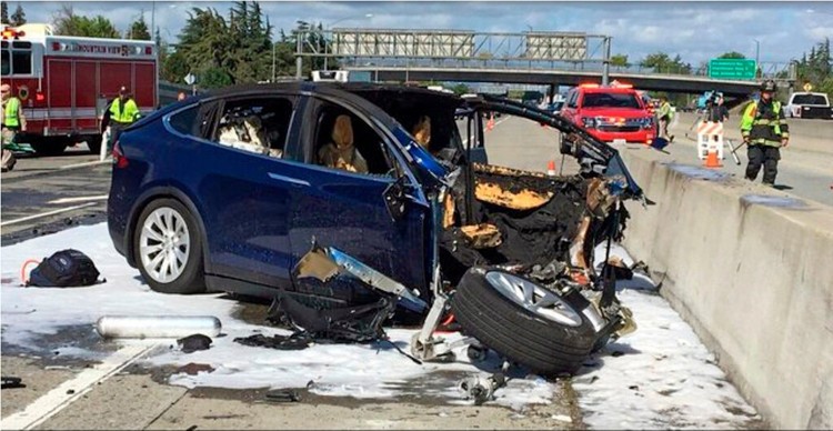 Надёжность автопилота Tesla вызвала вопросы у американского регулятора