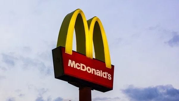 В McDonald’s заявили о готовности выпускать в РФ продукцию с халяльным мясом