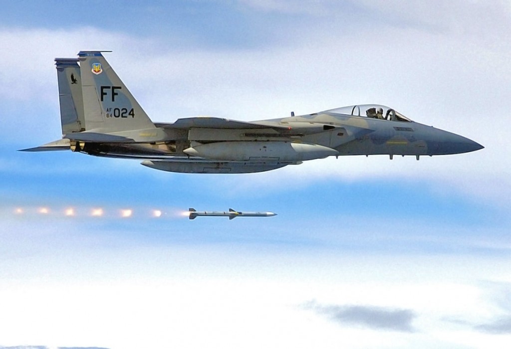 Американский истребитель поразил цель ракетой класса «воздух — воздух» на рекордной дальности