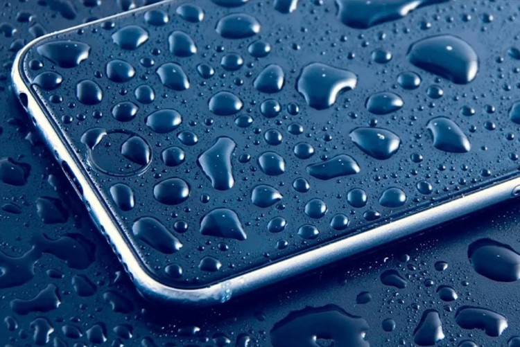На Apple подали в суд за преувеличение возможностей защиты от воды в iPhone
