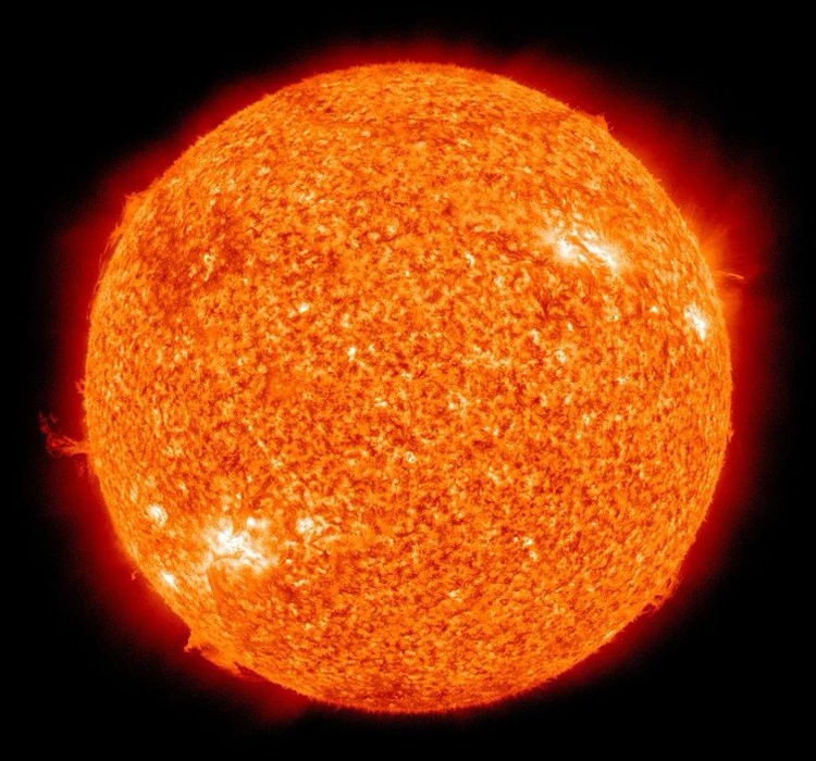 Зафиксирован резкий рост активности Солнца: на Земле грядут магнитные бури