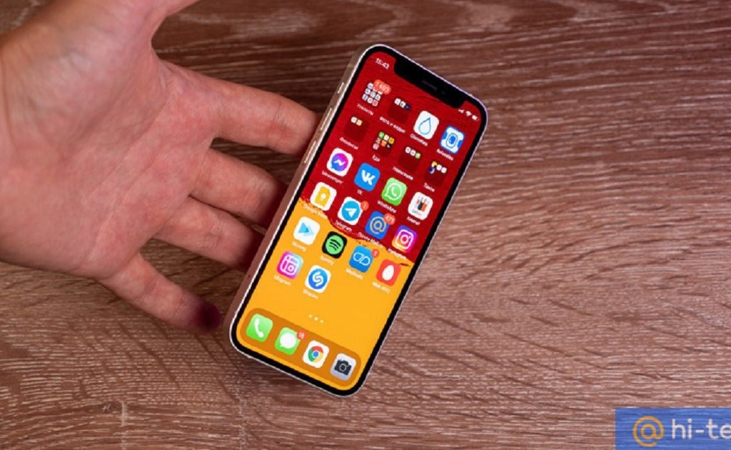 Apple прекратила производство компактных iPhone 12 mini