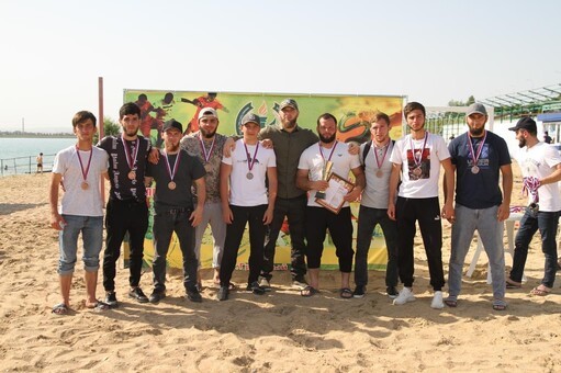 В Грозном прошел любительский чемпионат по пляжному футболу
