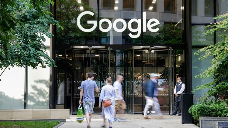 Акции Alphabet достигли рекордной цены — они растут быстрее всех в технологическом секторе
