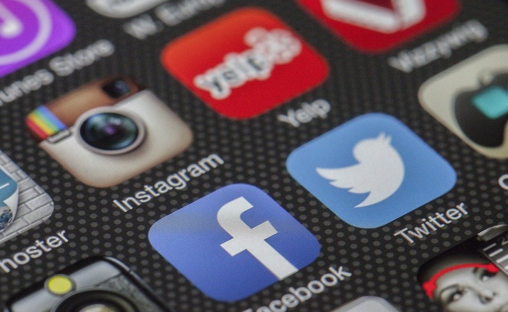 Instagram добавил в сторис стикеры со ссылками. Как их использовать