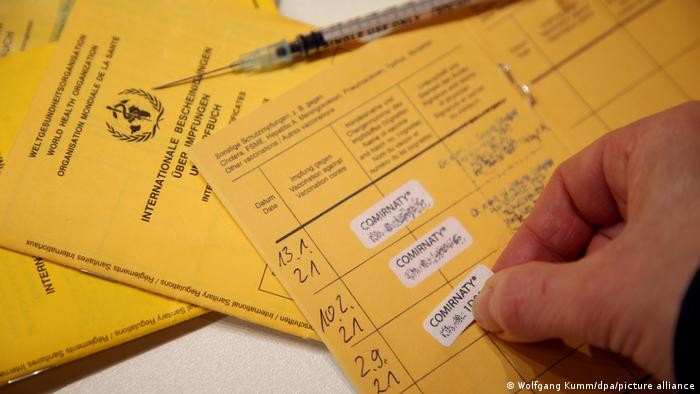 В Германии расследуют более 3100 случаев подделки сертификатов о вакцинации