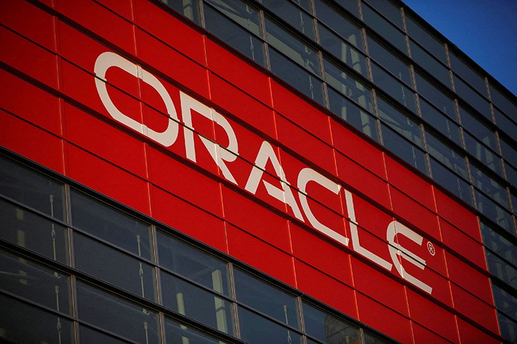 Oracle объявила о приостановке всех операций в России