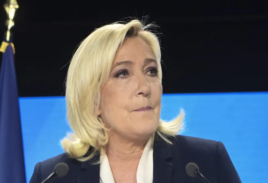 Марин Ле Пен призвала закрывать мечети по всей Франции