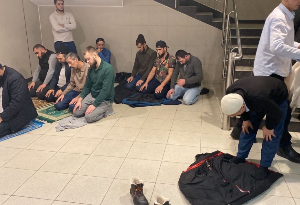 Мусульмане добились открытия запертой молельной комнаты в аэропорту Домодедово