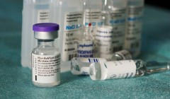 Медики связали случаи герпеса и вакцину от Pfizer