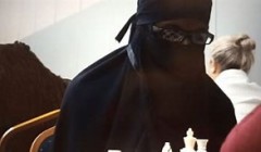 Кенийский шахматист переоделся в мусульманку в надежде выиграть женский турнир