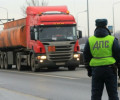 Сотрудники ГИБДД ЧР выявляют нарушителей грузового транспорта