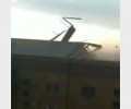 Летающие крыши во время мощного урагана в Чечне попали на видео